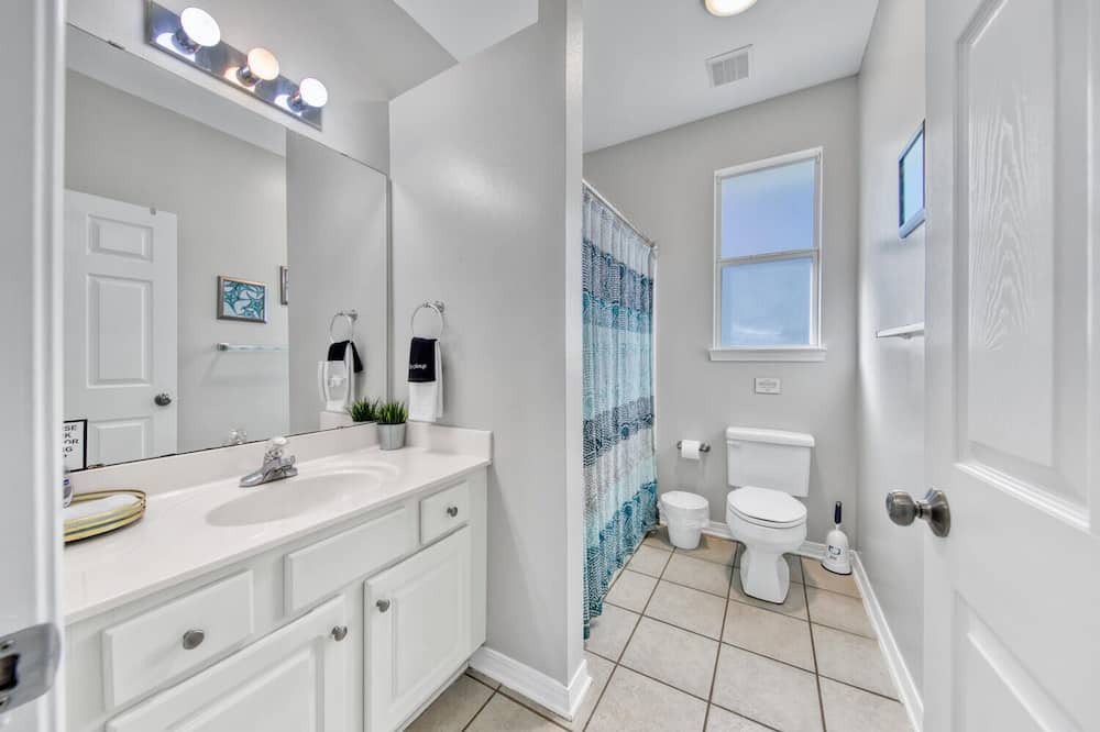 Photo of Bathroom in Gulfview Heights