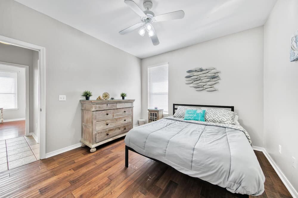 Photo of Bedroom in Gulfview Heights