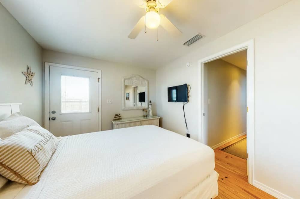Photo of Bedroom in Silver Cay
