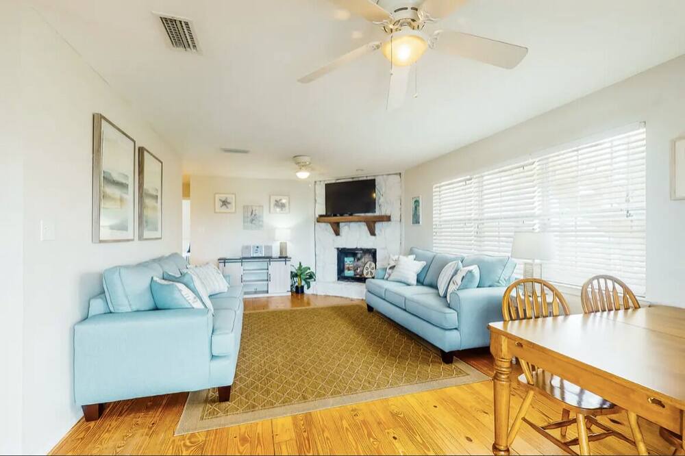 Photo of Livingroom in Silver Cay