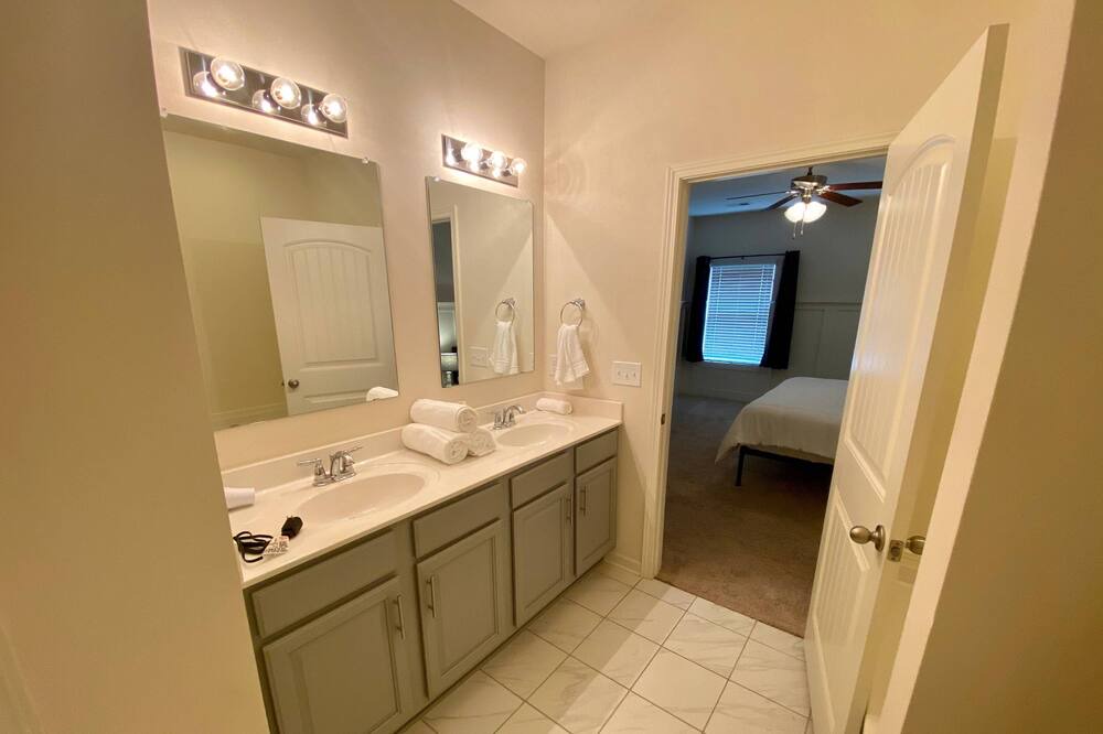 Photo of Bathroom in Fultondale