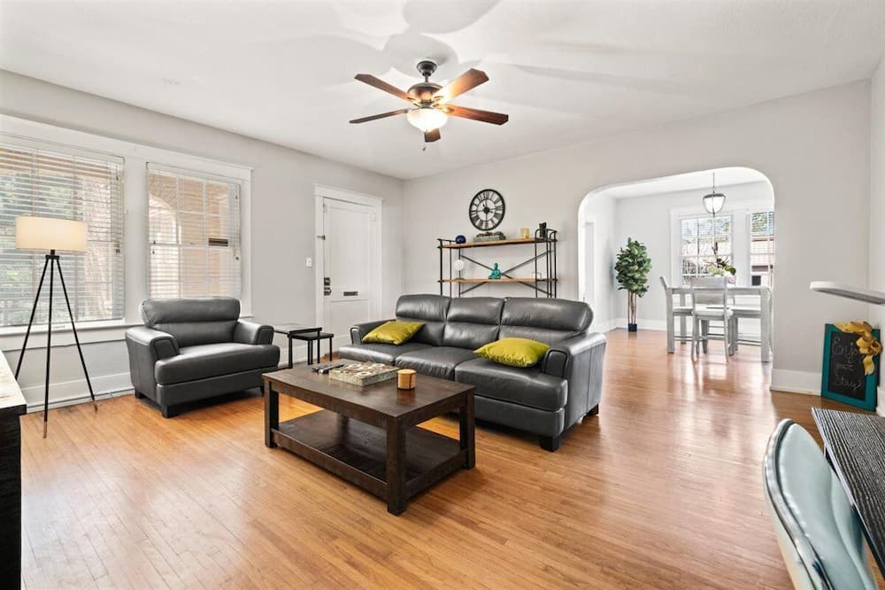 Photo of Livingroom in Hannon Park