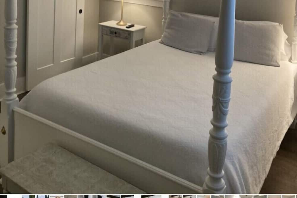 Photo of Bedroom in Gulfview Heights