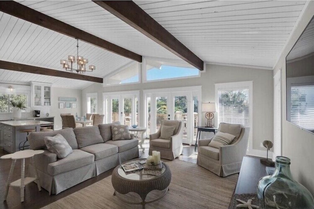 Photo of Livingroom in Gulfview Heights