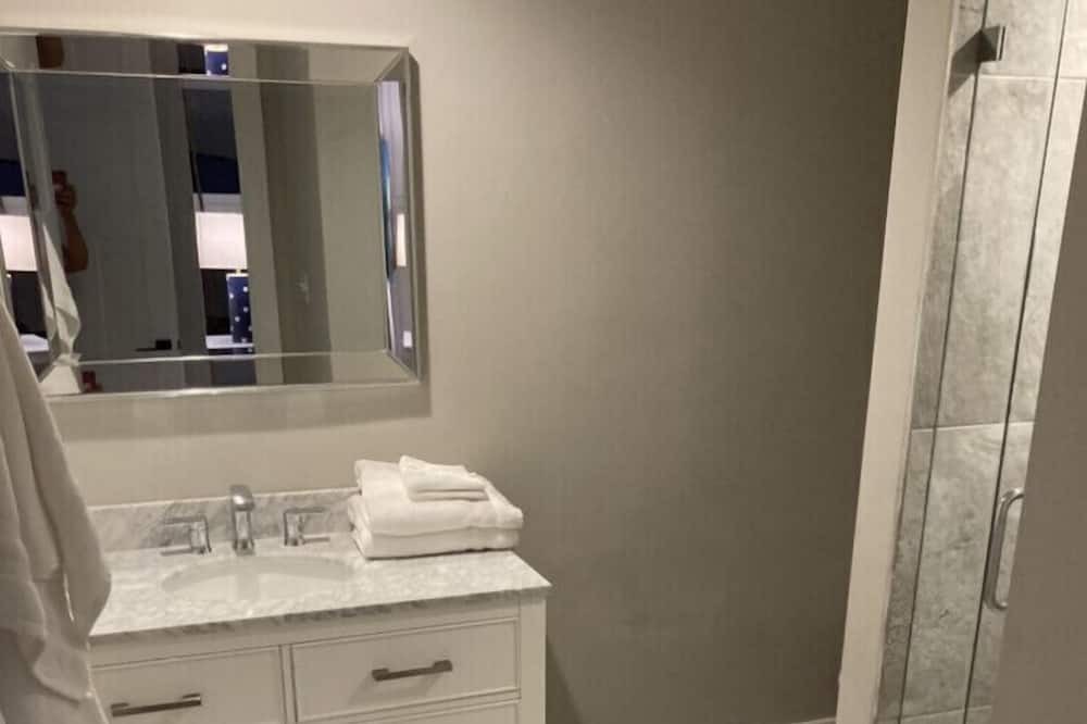 Photo of Bathroom in Gulfview Heights