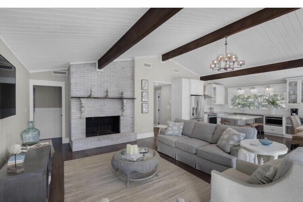 Photo of Livingroom in Gulfview Heights