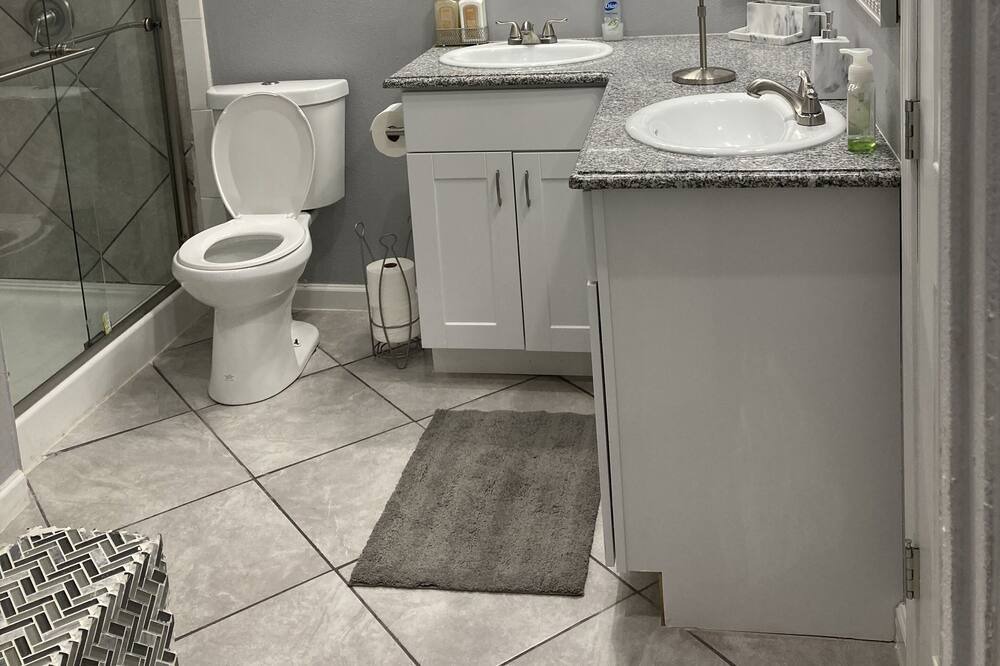 Photo of Bathroom in Highland Historic District