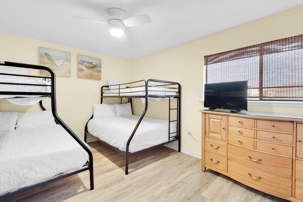 Photo of Bedroom in Miramar Beach