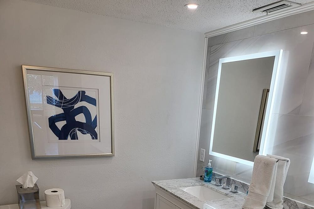 Photo of Bathroom in Sunnyside