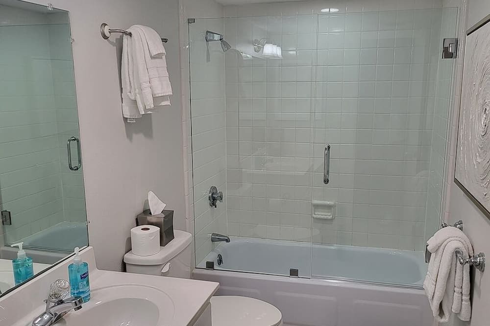 Photo of Bathroom in Sunnyside