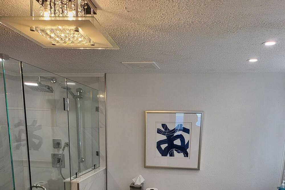 Photo of Bathroom in Sunnyside