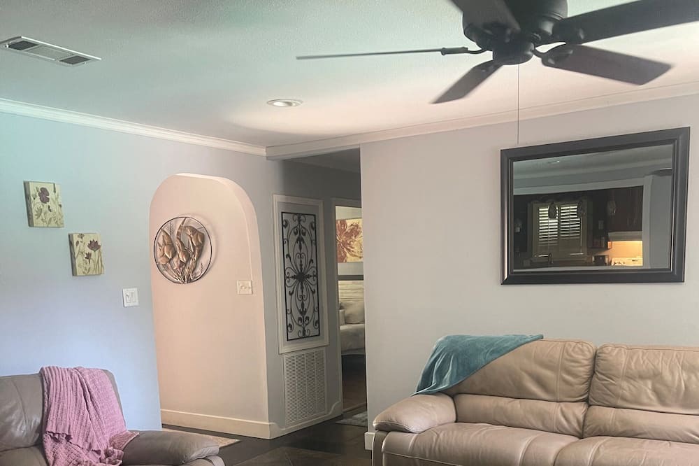 Photo of Livingroom in Gautier