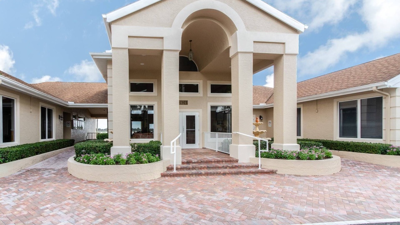 Photo of Outdoor in Crown Pointe