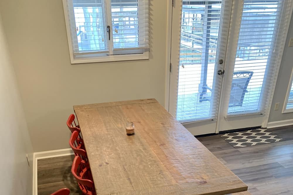 Photo of Kitchen in Horseshoe Lake