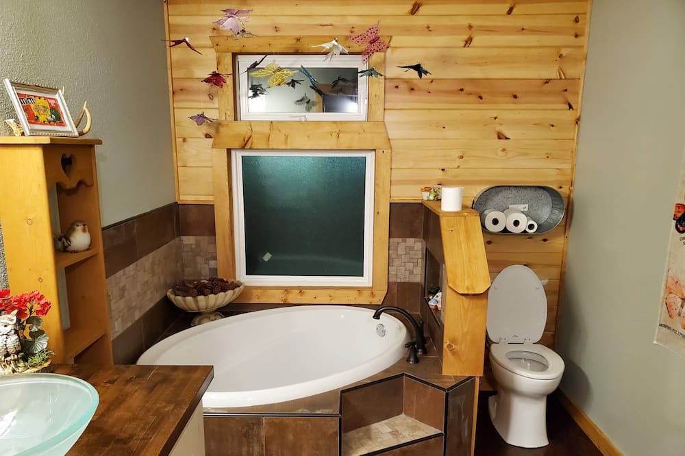 Photo of Bathroom in Broken Bow