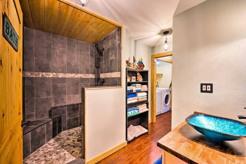 Photo of Bathroom in Broken Bow