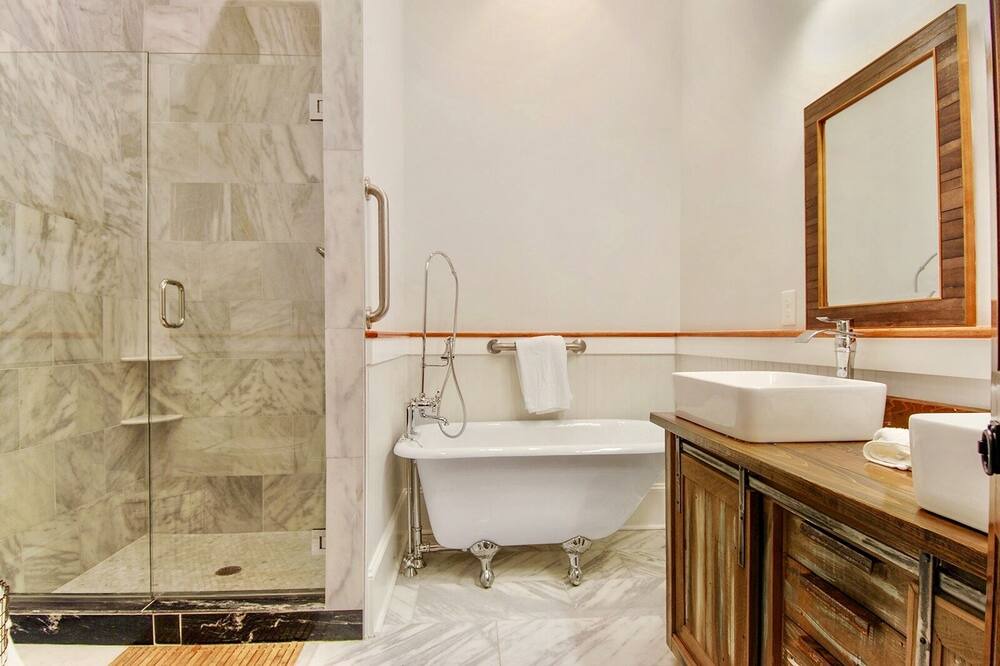 Photo of Bathroom in Saint Claude