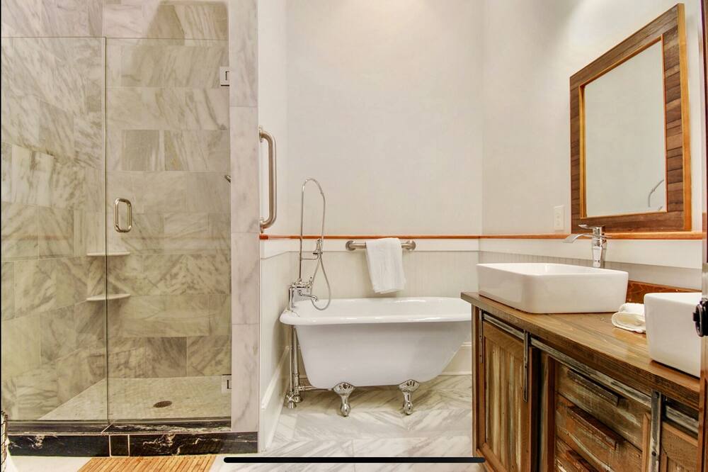 Photo of Bathroom in Saint Claude