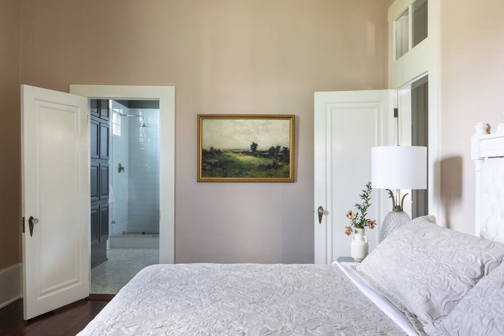 Photo of Bedroom in Algiers Point