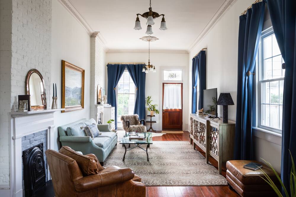 Photo of Livingroom in Algiers Point