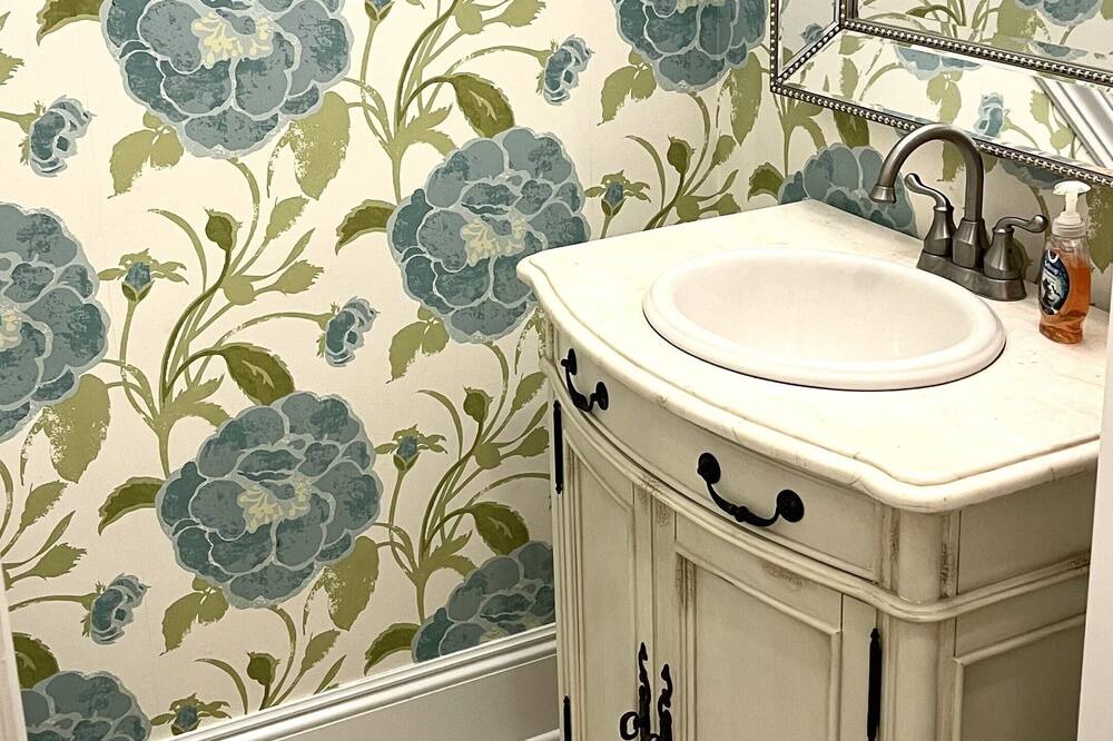Photo of Bathroom in Pascagoula