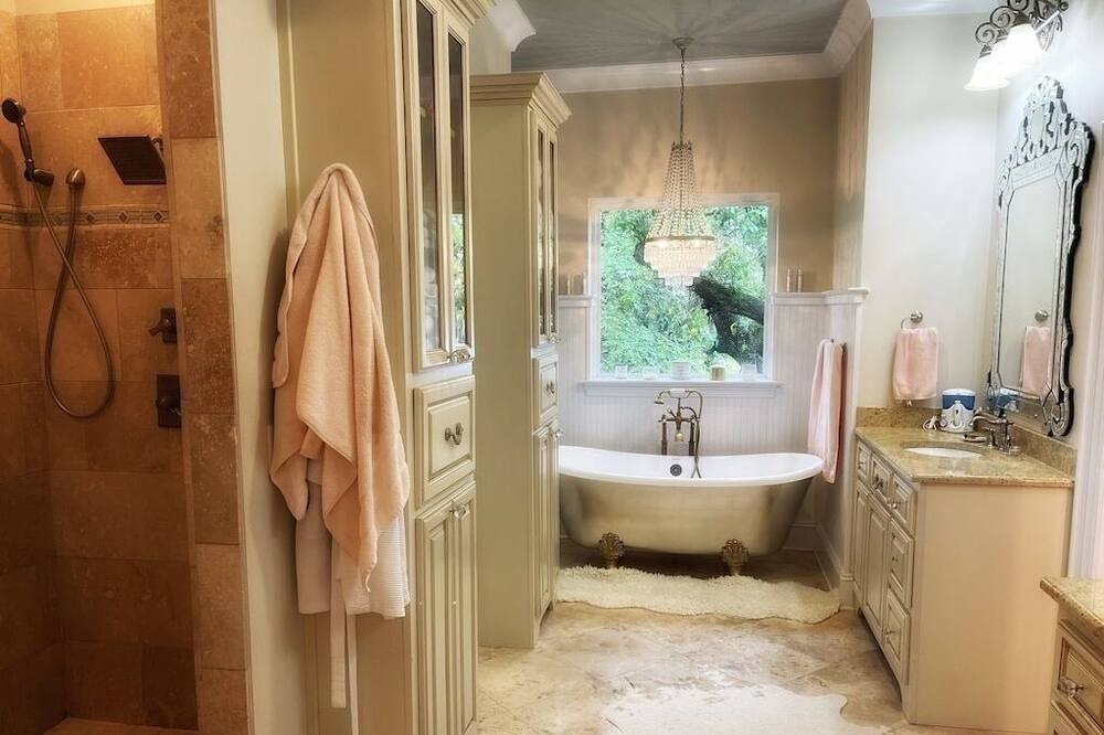 Photo of Bathroom in Pascagoula