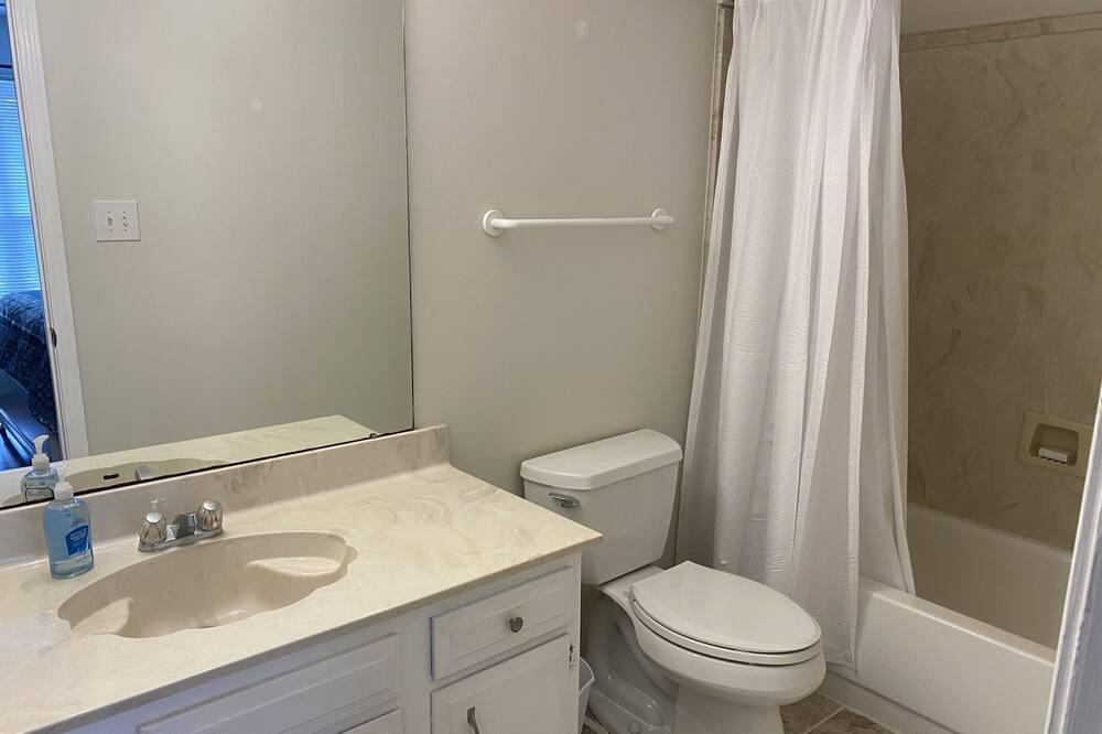 Photo of Bathroom in Diamondhead