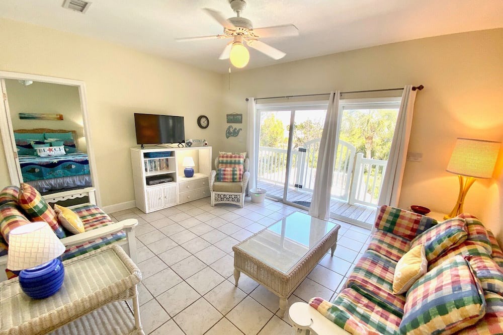 Photo of Livingroom in Treasure Beach Village