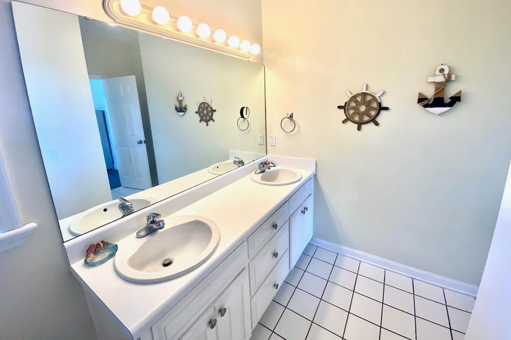 Photo of Bathroom in Treasure Beach Village