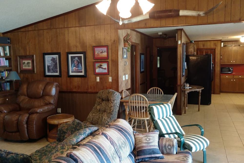 Photo of Livingroom in Homer