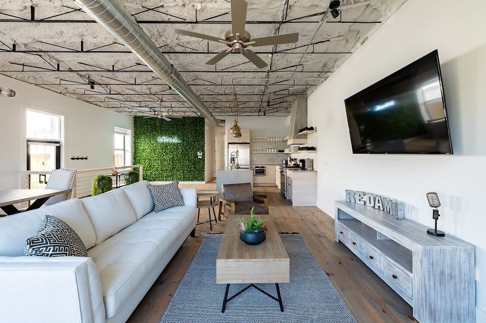 Photo of Livingroom in Mid-City