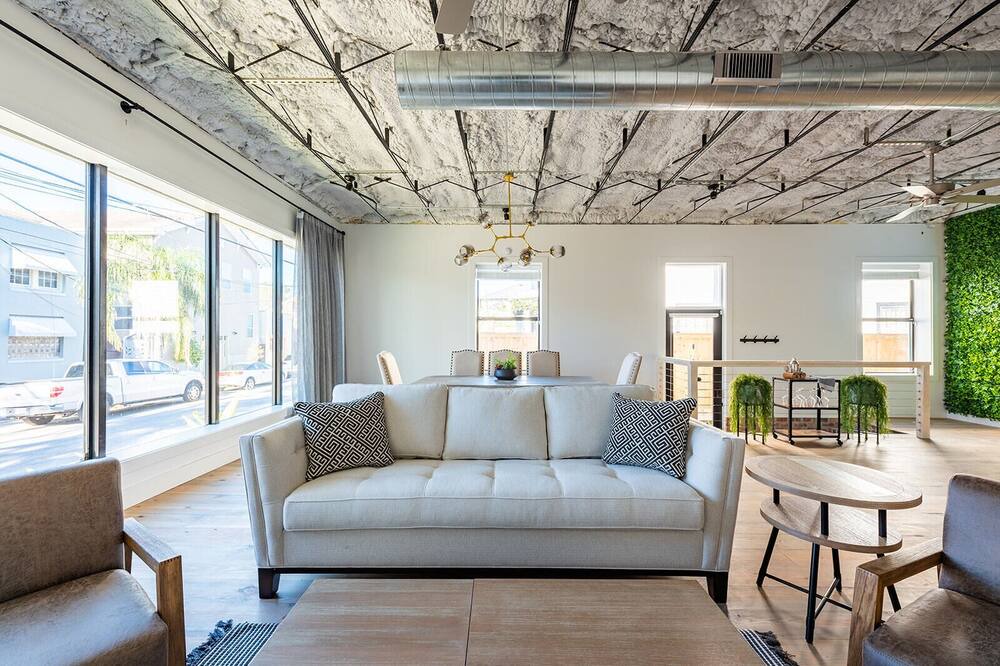 Photo of Livingroom in Mid-City
