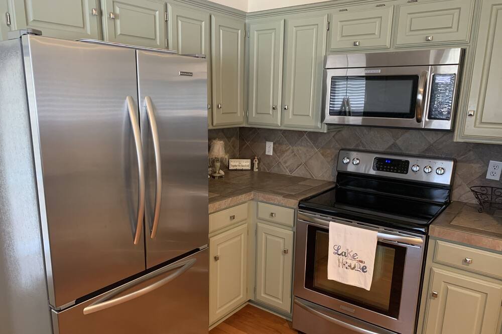Photo of Kitchen in Holly Lake Ranch