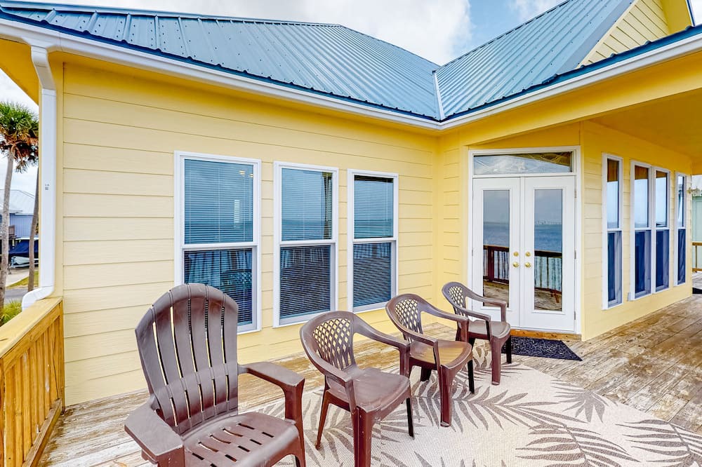 Photo of Patio Balcony in Silver Cay