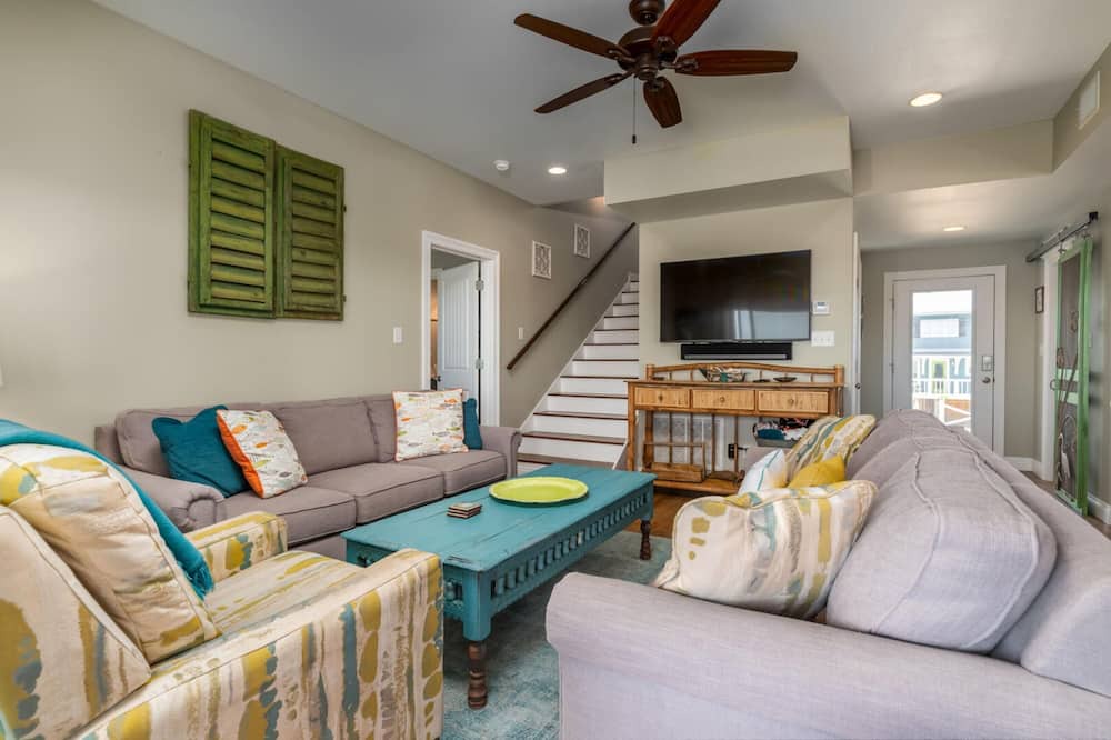 Photo of Livingroom in Royal Lagoons
