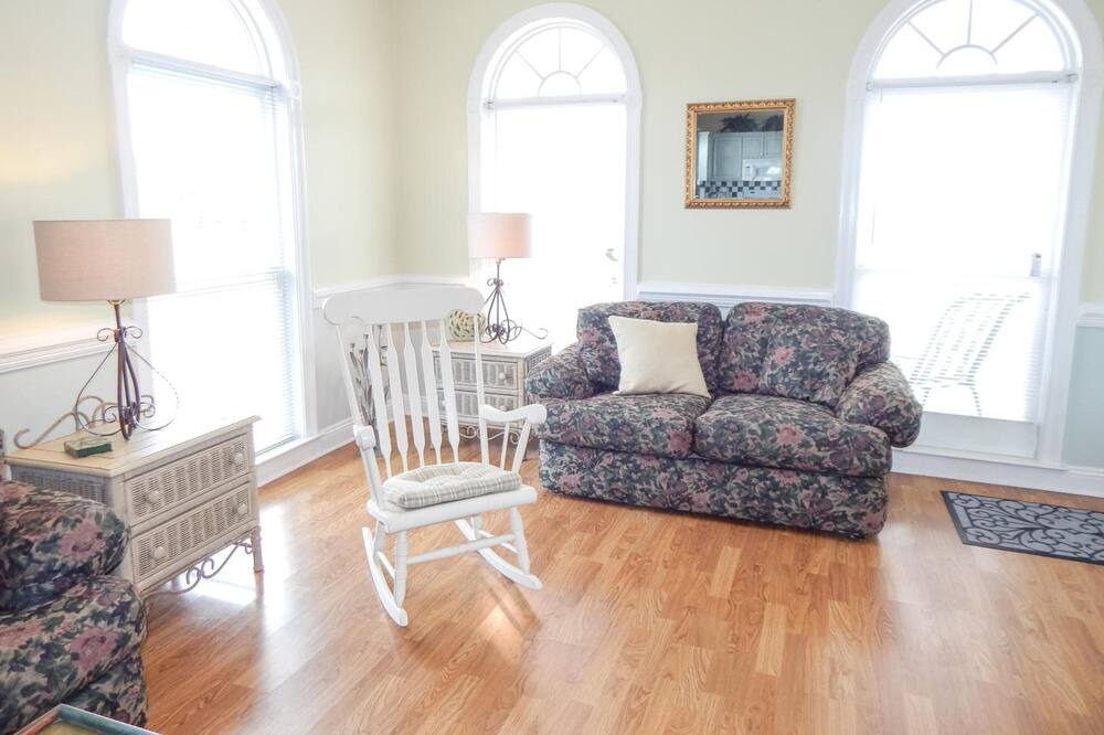 Photo of Livingroom in Audubon Place