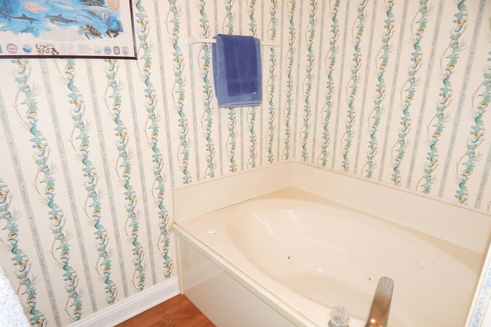 Photo of Bathroom in Audubon Place