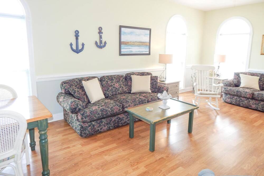 Photo of Livingroom in Audubon Place