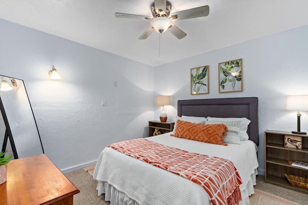Photo of Bedroom in Orange