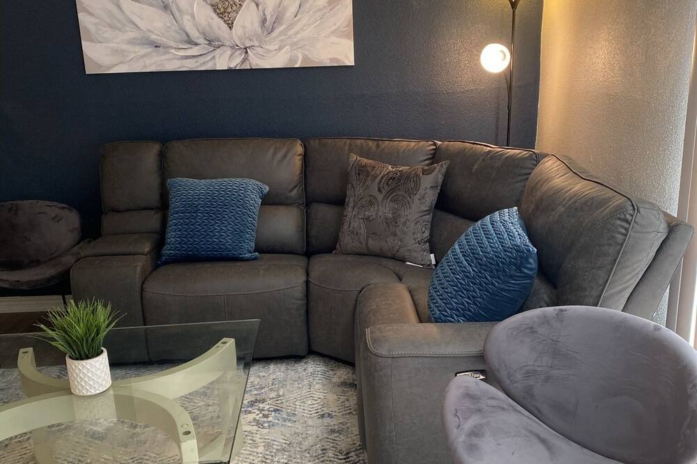 Photo of Livingroom in Braeswood Place