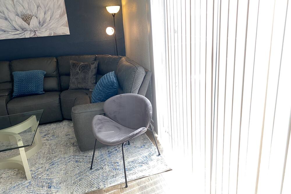 Photo of Livingroom in Braeswood Place