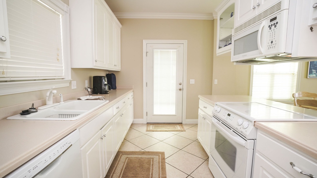 Photo of Kitchen in Lullwater Beach