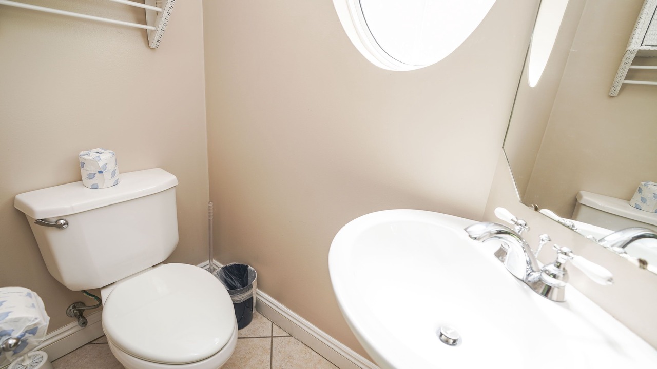 Photo of Bathroom in Lullwater Beach