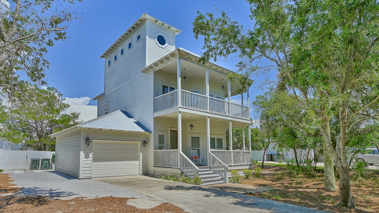 Photo of Outdoor in White's Gulfview