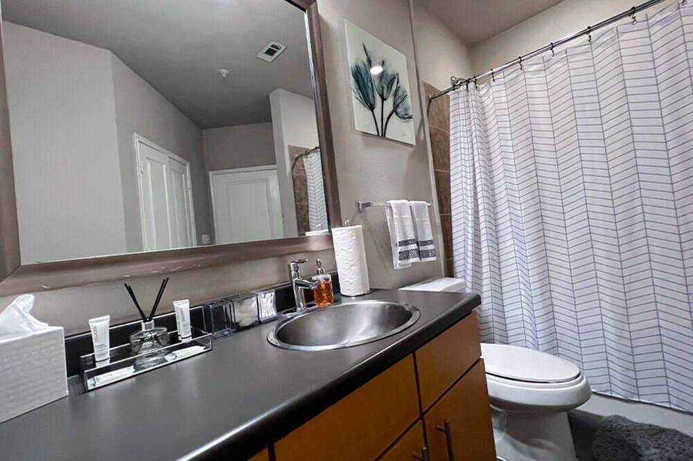 Photo of Bathroom in Greenway Plaza-Upper Kirby