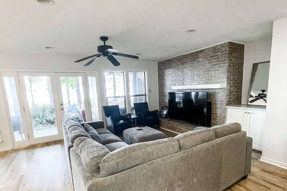 Photo of Livingroom in Flowood