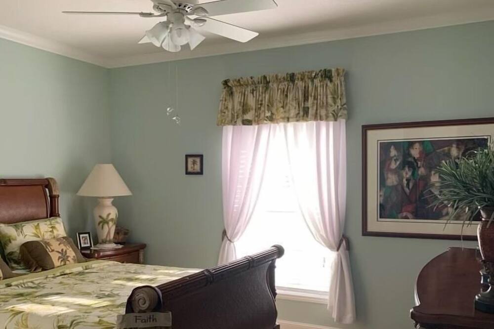 Photo of Bedroom in Magnolia Bluffs