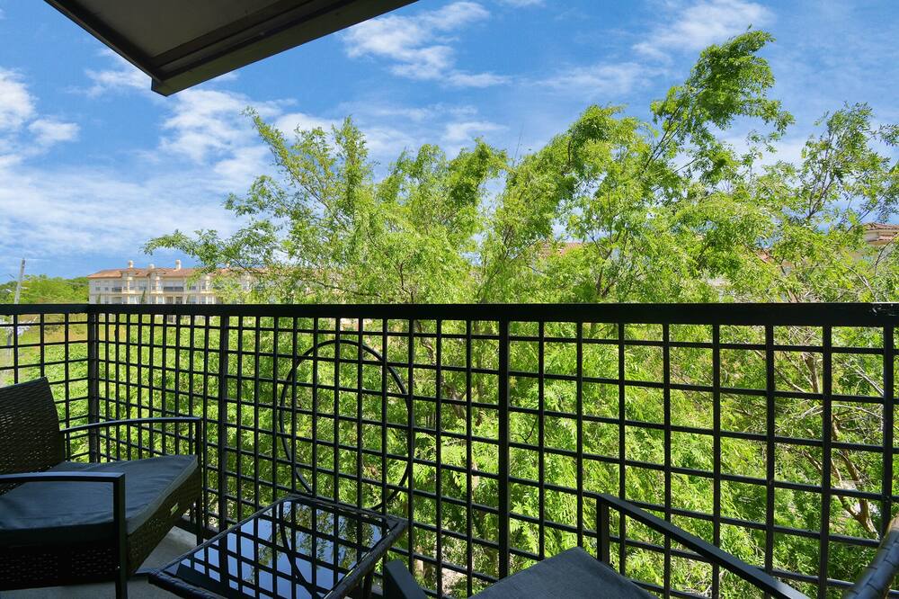 Photo of Patio Balcony in Braeswood Place