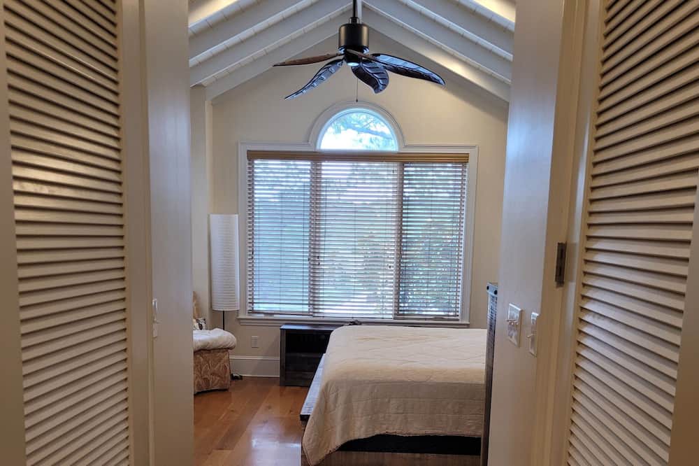 Photo of Bedroom in Gulf Park Estates