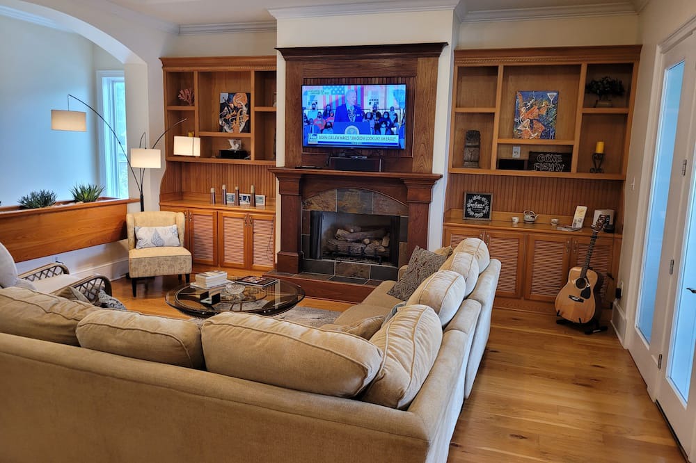 Photo of Livingroom in Gulf Park Estates